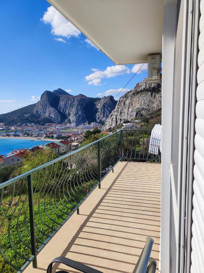 Apartment With 2 Balconies And Sea View 오미스 외부 사진