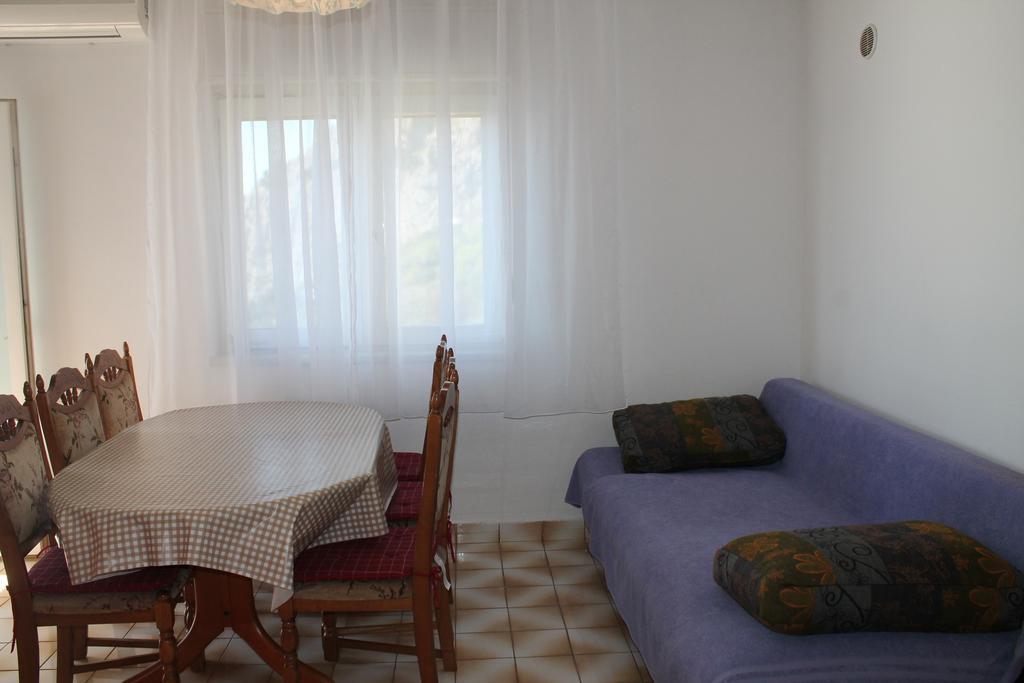 Apartment With 2 Balconies And Sea View 오미스 외부 사진